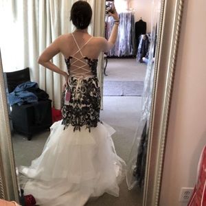 selling my prom dress, it’s a size four from tera lees